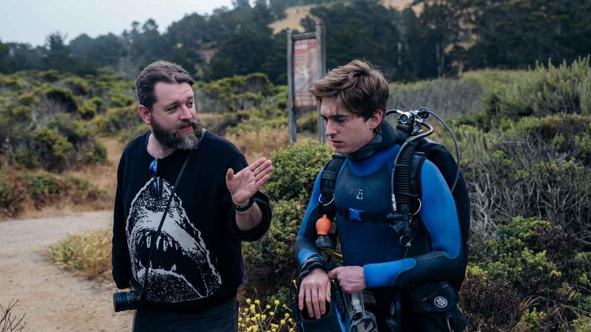 Whalefall puso a prueba a Austin Abrams en un rodaje bajo 600.000 litros